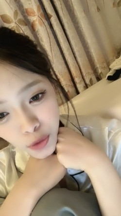 【雯雯舌头很灵活】尤物 纯美校花~美呆了~娇柔玉体 抠逼自慰 截图13