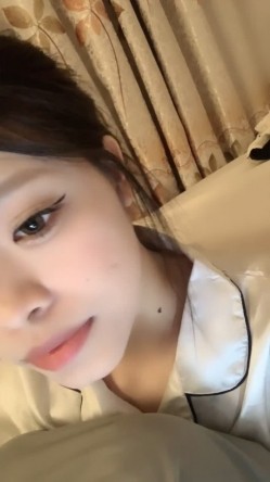 【雯雯舌头很灵活】尤物 纯美校花~美呆了~娇柔玉体 抠逼自慰 截图15