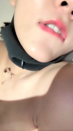 颜值不错苗条身材健身美女诱惑 情趣装床上自摸从下往上视角非常诱人 截图10
