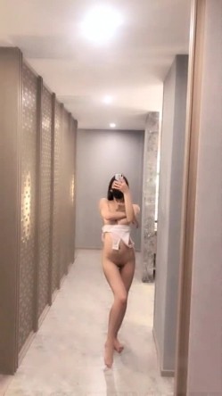 颜值不错苗条身材健身美女诱惑 情趣装床上自摸从下往上视角非常诱人 截图13