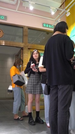 【CD精品】YZWCD系列27连发 ️商城、展会偷窥众多学生妹、高颜值大长腿美妞裙底 性感内内盛宴 截图1