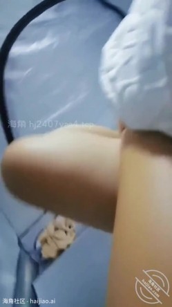 乱伦大神【梦想是母姨双飞】付费钻石贴，和两个骚货在帐篷里欢爱 截图6