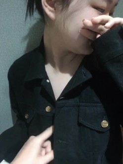 高端泄密流出 ️长得有点像景甜的惠州美女王欣彤和富二代男友日常性爱自拍被颜射一脸精液 截图4