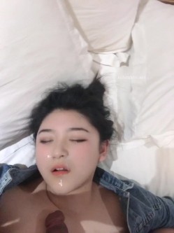 高端泄密流出 ️长得有点像景甜的惠州美女王欣彤和富二代男友日常性爱自拍被颜射一脸精液 截图14