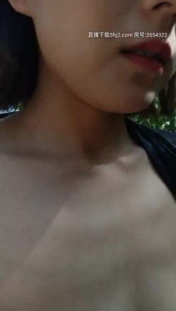 小女子梦梵颜值不错短发骚女户外路上啪啪，口交全裸直接路中间操大爷推车路过 截图2