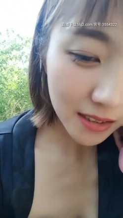 小女子梦梵颜值不错短发骚女户外路上啪啪，口交全裸直接路中间操大爷推车路过 截图3