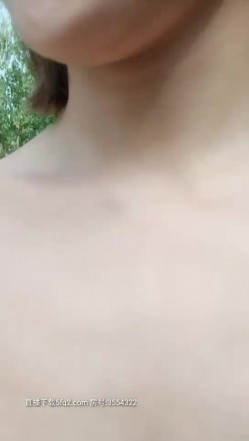 小女子梦梵颜值不错短发骚女户外路上啪啪，口交全裸直接路中间操大爷推车路过 截图11