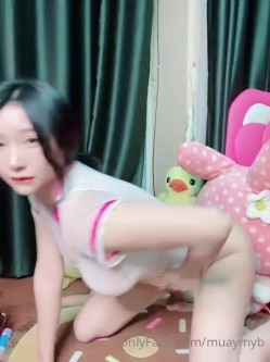 【你的淫荡姨妈】泰国轻熟人妻型巨乳网黄御姐「Muaymyb」露脸大尺度私拍 风骚露出男女通吃多穴满足 截图1