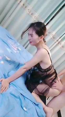 都是真熟女疯狂女上位啪啪操逼，房间卧室传来了阵阵撕心裂肺的呻吟叫床声，享受性爱的快感 截图2
