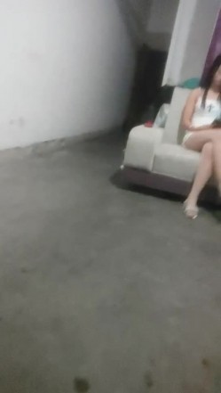 【持无套内射】晚间逛红灯区，一家家挑妹子，包臀裙美腿骚女，小房间怼着骚穴就是操 截图1