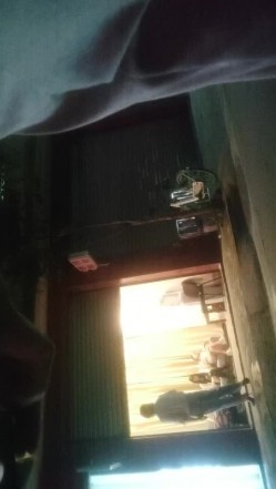【持无套内射】晚间逛红灯区，一家家挑妹子，包臀裙美腿骚女，小房间怼着骚穴就是操 截图4