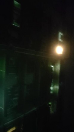 【持无套内射】晚间逛红灯区，一家家挑妹子，包臀裙美腿骚女，小房间怼着骚穴就是操 截图9