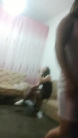 【持无套内射】晚间逛红灯区，一家家挑妹子，包臀裙美腿骚女，小房间怼着骚穴就是操 截图10
