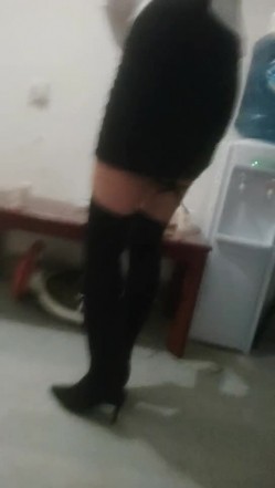 【持无套内射】晚间逛红灯区，一家家挑妹子，包臀裙美腿骚女，小房间怼着骚穴就是操 截图12