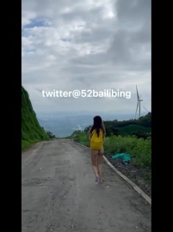 【极品土豪玩物】苗条身材长腿A4腰女神-济南95后『小野猫』骚货闺蜜抖音风变装户外露出 高清私拍95P 高清1440P版 截图1