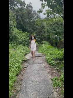 【极品土豪玩物】苗条身材长腿A4腰女神-济南95后『小野猫』骚货闺蜜抖音风变装户外露出 高清私拍95P 高清1440P版 截图2
