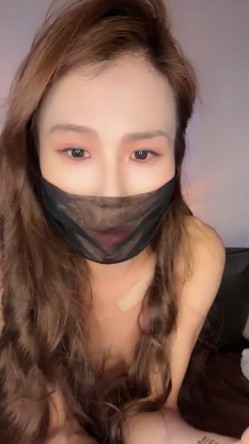 爆浆女神，御姐健身老师【小野老湿】福利，线下约炮土豪，被金主玩弄屁眼大力抽插 截图4