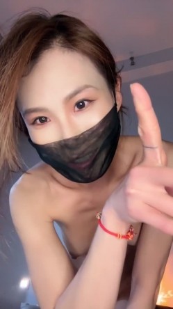 爆浆女神，御姐健身老师【小野老湿】福利，线下约炮土豪，被金主玩弄屁眼大力抽插 截图9