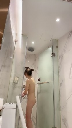 乖巧的黑丝小少妇镜头前让小哥各种玩弄抽插，全程露脸深喉大鸡巴床上主动上位浪叫不止表情好骚给小哥口爆 截图12