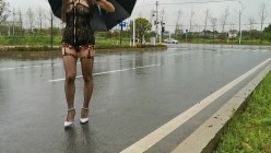 万人求购，推特反差婊，顶级绿帽骚妻【嫂子爱露出】一女战多男，群P大乱交，捆绑调教野战 截图6