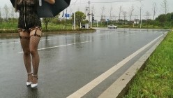 万人求购，推特反差婊，顶级绿帽骚妻【嫂子爱露出】一女战多男，群P大乱交，捆绑调教野战 截图7