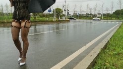万人求购，推特反差婊，顶级绿帽骚妻【嫂子爱露出】一女战多男，群P大乱交，捆绑调教野战 截图8