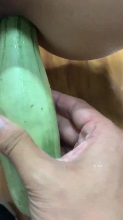字母圈调教大神【Actor4444】露脸小母狗，各种虐阴虐菊啪啪，花样多手法奇特 截图4