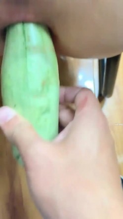字母圈调教大神【Actor4444】露脸小母狗，各种虐阴虐菊啪啪，花样多手法奇特 截图12