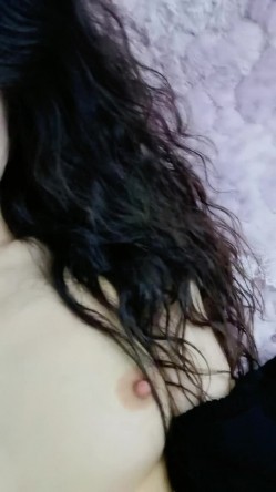 明星颜值健身女神！性感热舞抖臀！绝活站立一字马，扒开闺蜜内裤看穴，自摸掰紧致小穴 截图11