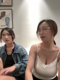 ️清纯主播【202509yoyo】表姐带着表妹下海直播、在线教口活、练习做爱姿势 截图1
