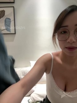 ️清纯主播【202509yoyo】表姐带着表妹下海直播、在线教口活、练习做爱姿势 截图5