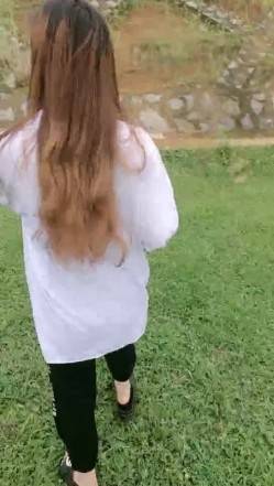 野狼出击带女徒弟户外车震，全程露脸大奶子小骚逼舔的淫水直流，口交大鸡巴在车上各种抽插爆草浪荡呻吟刺激 截图3