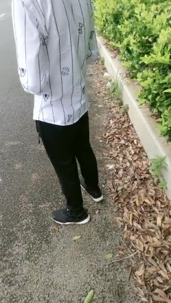 野狼出击带女徒弟户外车震，全程露脸大奶子小骚逼舔的淫水直流，口交大鸡巴在车上各种抽插爆草浪荡呻吟刺激 截图5