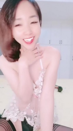 碎花裙子小虎牙妹子勾引头套男露脸口交啪啪女上位打桩，满嘴淫语 截图8