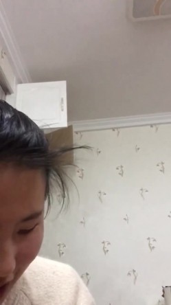 超市卖被子的少妇聊熟后带回出租屋舔鸡巴，垂暮已久啊！ 截图13