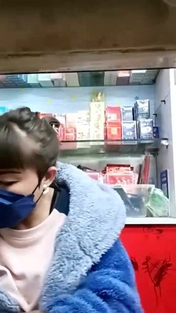 晚风吹人醒 ️【肥姐】风骚杂货店板娘! 透明装诱惑男顾客 ️勾引进小屋性爱啪啪！ 截图2