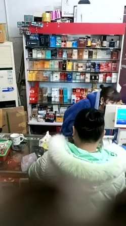 晚风吹人醒 ️【肥姐】风骚杂货店板娘! 透明装诱惑男顾客 ️勾引进小屋性爱啪啪！ 截图10