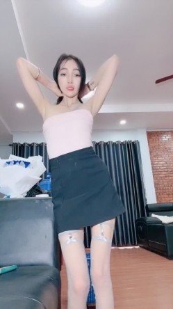 火爆小姨子 肛交模特小姨 高挑极品模特身材白虎粉穴~手把手教闺蜜摆姿势挨操肛交喷水刺激不断~后入肛插打桩实在猛！ 截图1