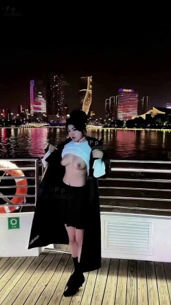 微胖广州X女神-pickkku-超大胆露出尝试,飞机上、艺术馆路人边上露奶 截图4