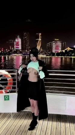 微胖广州X女神-pickkku-超大胆露出尝试,飞机上、艺术馆路人边上露奶 截图5