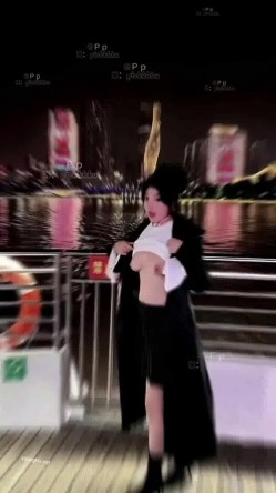微胖广州X女神-pickkku-超大胆露出尝试,飞机上、艺术馆路人边上露奶 截图7