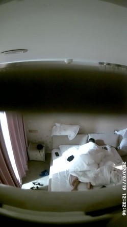 【酒店摄像头 ️甄选】未流出居家房型 ️外地出差和黑丝长腿漂亮骚秘书偷情操翻天了 喝醉后照样操 高清720P版 截图4