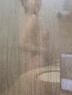 【抖音核弹泄密】，15万粉丝，极品良家妹子【何何子】，大尺度史上最全合集，露脸露点 啪啪做爱 洗澡 截图11