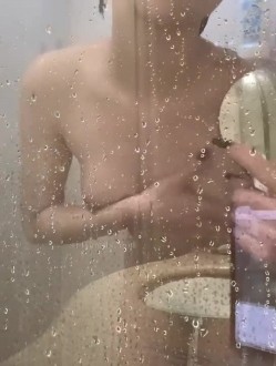 【抖音核弹泄密】，15万粉丝，极品良家妹子【何何子】，大尺度史上最全合集，露脸露点 啪啪做爱 洗澡 截图16