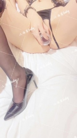 极品绿帽淫妻『小海星』最强性爱私拍 黑丝女神挑战各路性爱大神 操嗨全场 截图15