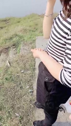 【剧情演绎】车内车震，稀疏的阴毛 淫荡的逼逼，大屌无套插入简直爽歪歪 截图5