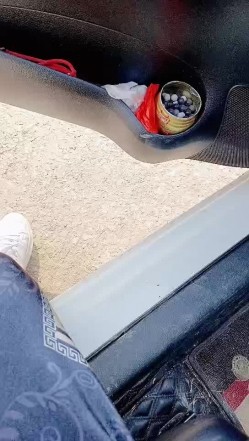 【剧情演绎】车内车震，稀疏的阴毛 淫荡的逼逼，大屌无套插入简直爽歪歪 截图8