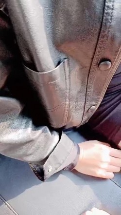 【剧情演绎】车内车震，稀疏的阴毛 淫荡的逼逼，大屌无套插入简直爽歪歪 截图9
