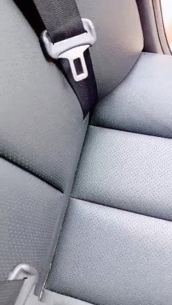 【剧情演绎】车内车震，稀疏的阴毛 淫荡的逼逼，大屌无套插入简直爽歪歪 截图11