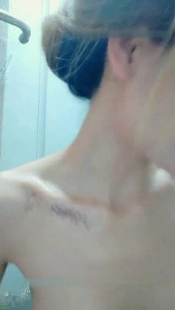甜美可爱的骚气瑶瑶小妖精 女上位使劲地摇呀摇 还用跳蛋塞到了自己的菊花里做爱 最后还被内射到粉粉的小穴里 截图16